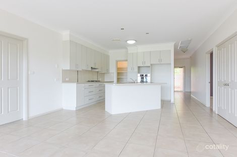 Property photo of 8 Ebony Close Hillvue NSW 2340