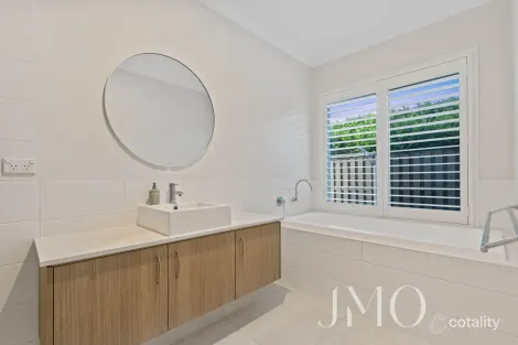 Property photo of 18 Summerlea Crescent Ormeau QLD 4208