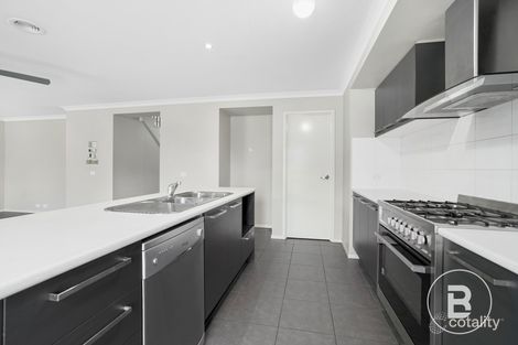 Property photo of 10 Kewley Grove Lucas VIC 3350