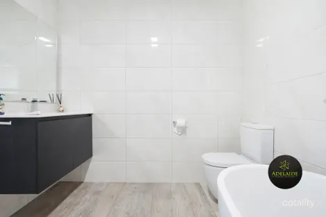 Property photo of 60 Wireless Road East Mount Gambier SA 5290