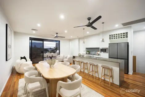 Property photo of 2/47 Macaulay Street Coorparoo QLD 4151