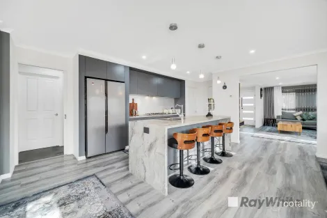 Property photo of 31 Glenora Way Hampton Park VIC 3976