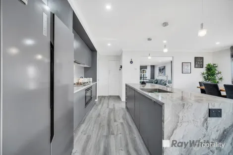 Property photo of 31 Glenora Way Hampton Park VIC 3976