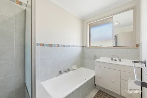Property photo of 40 Whitley Crescent Craigieburn VIC 3064