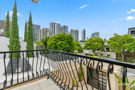 Property photo of 41A Peak Avenue Main Beach QLD 4217