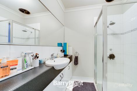 Property photo of 1 Green Orchid Circuit Pakenham VIC 3810