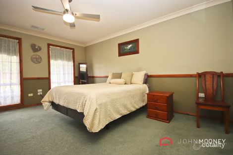 Property photo of 3 Kaldari Crescent Glenfield Park NSW 2650