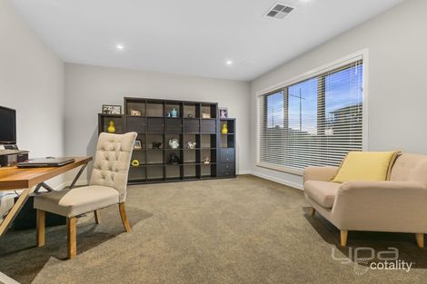 Property photo of 37 Robinson Drive Weir Views VIC 3338