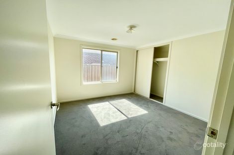 Property photo of 5 Howard Place Deer Park VIC 3023