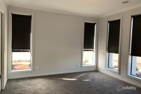 Property photo of 53 Beatrix Circuit Officer VIC 3809