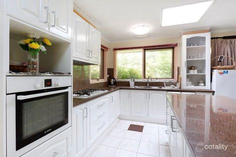Property photo of 3 Stainsby Close Endeavour Hills VIC 3802