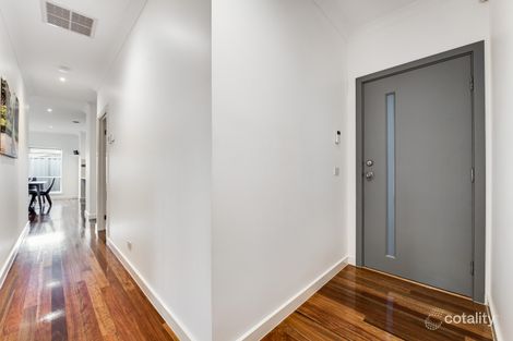 Property photo of 2/5 Oslo Way Keilor Downs VIC 3038