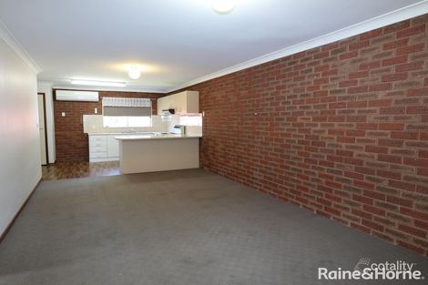 Property photo of 2/41 Kenneally Street Kooringal NSW 2650