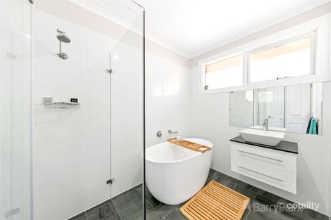 Property photo of 1 Carney Court Pakenham VIC 3810