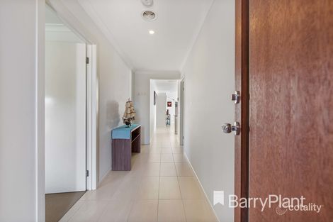 Property photo of 28 Kurrali Crescent Werribee VIC 3030
