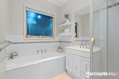 Property photo of 22 Tuileries Rise Narre Warren South VIC 3805