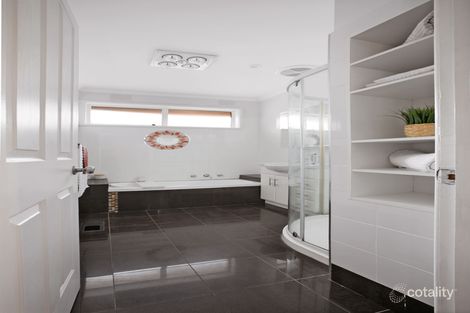 Property photo of 70 Tunaley Parade Reservoir VIC 3073