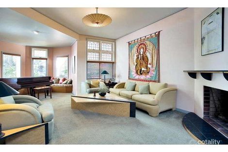 Property photo of 18 Loch Street St Kilda West VIC 3182