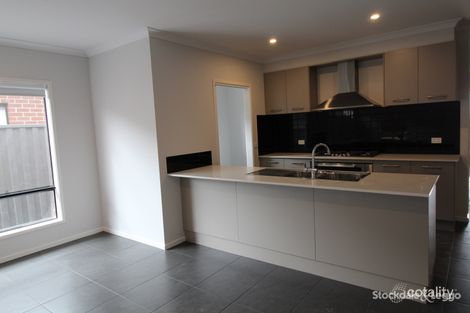 Property photo of 14 Trident Crescent Fraser Rise VIC 3336