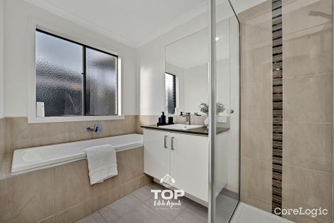 Property photo of 4 Lucknow Street Cranbourne West VIC 3977