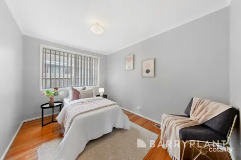 Property photo of 71 Grevillea Road Kings Park VIC 3021
