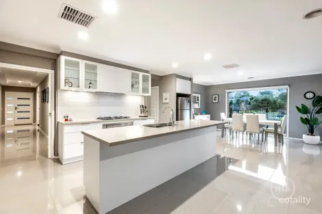 Property photo of 27 Lacombe Boulevard Doreen VIC 3754
