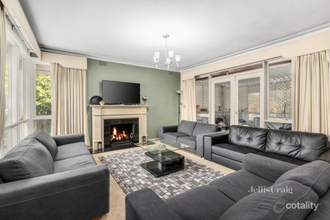 Property photo of 25 Delmore Crescent Glen Waverley VIC 3150