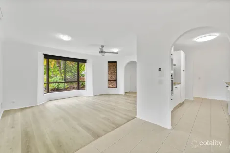 Property photo of 31 Explorers Way Worongary QLD 4213