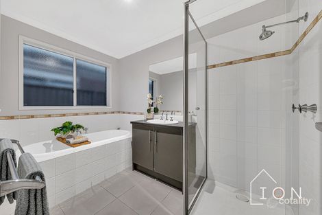 Property photo of 6 Maddock Drive Cranbourne East VIC 3977