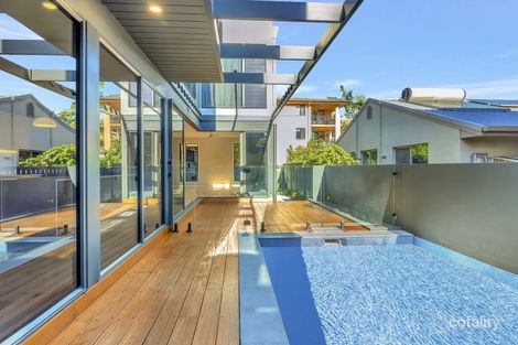 16 Tallebudgera Dr, Palm Beach, QLD 4221