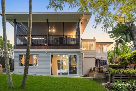Property photo of 11 Oatland Crescent Holland Park West QLD 4121