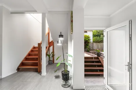 Property photo of 11 Oatland Crescent Holland Park West QLD 4121