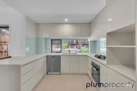 Property photo of 31 Fairley Street Indooroopilly QLD 4068