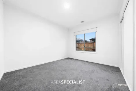 Property photo of 24 Patrobas Loop Cranbourne East VIC 3977