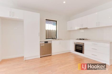 Property photo of 2/10 Myrtle Grove Doveton VIC 3177