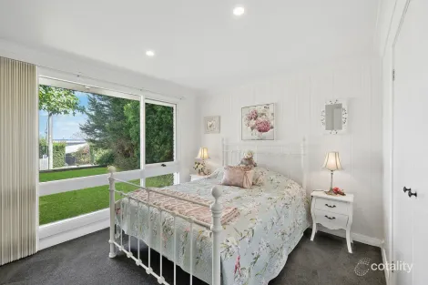 Property photo of 11 Maple Grove Wentworth Falls NSW 2782
