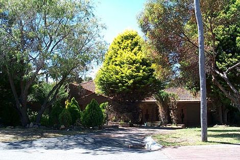 2 Combwich Ct, Karrinyup, WA 6018