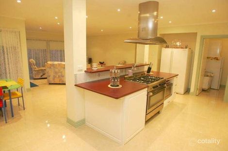 Property photo of 13 Hindmarsh Drive Manor Lakes VIC 3024