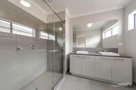 72 Waterman Dr, Clyde, VIC 3978