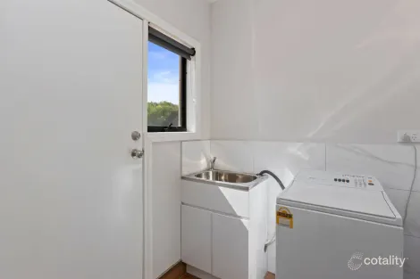 Property photo of 2/13 Great Ocean Road Marengo VIC 3233