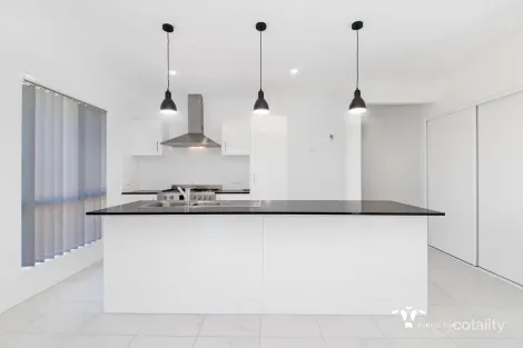 Property photo of 9 Florida Crescent Spring Mountain QLD 4300