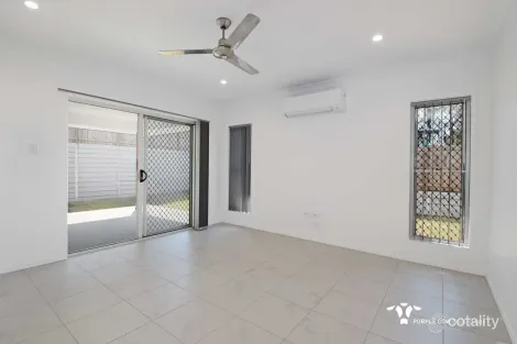 Property photo of 9 Florida Crescent Spring Mountain QLD 4300