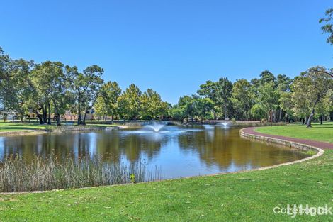 Property photo of 32 Chatsworth Gate Canning Vale WA 6155