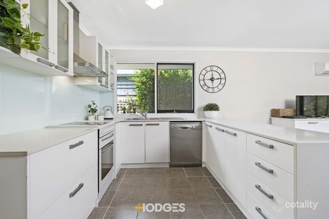 Property photo of 3 Fountain Court Werribee VIC 3030