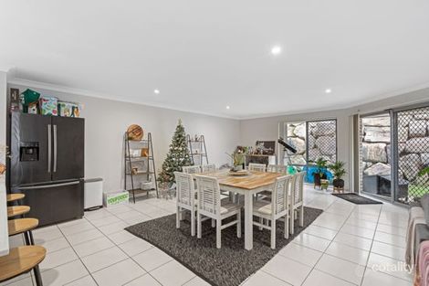 Property photo of 8 Hillsborough Place Pimpama QLD 4209