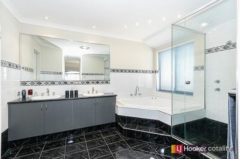 Property photo of 13 Limerick Loop Wattle Grove WA 6107