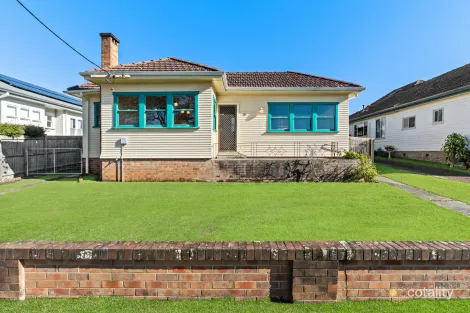 Property photo of 28 Frederick Street Point Frederick NSW 2250