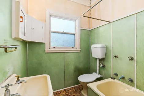 Property photo of 28 Frederick Street Point Frederick NSW 2250