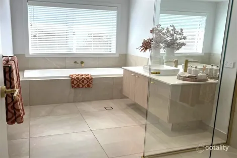 Property photo of 11 Pembridge Place Pallara QLD 4110