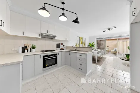Property photo of 2/70 William Street St Albans VIC 3021